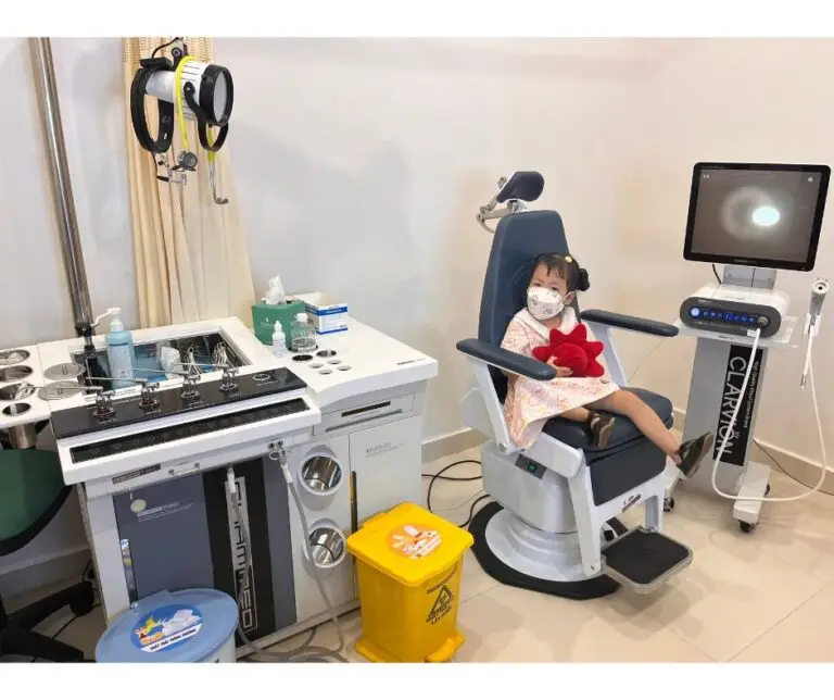Bác sĩ Đức Khám chữa bệnh tai mũi họng Nha Trang