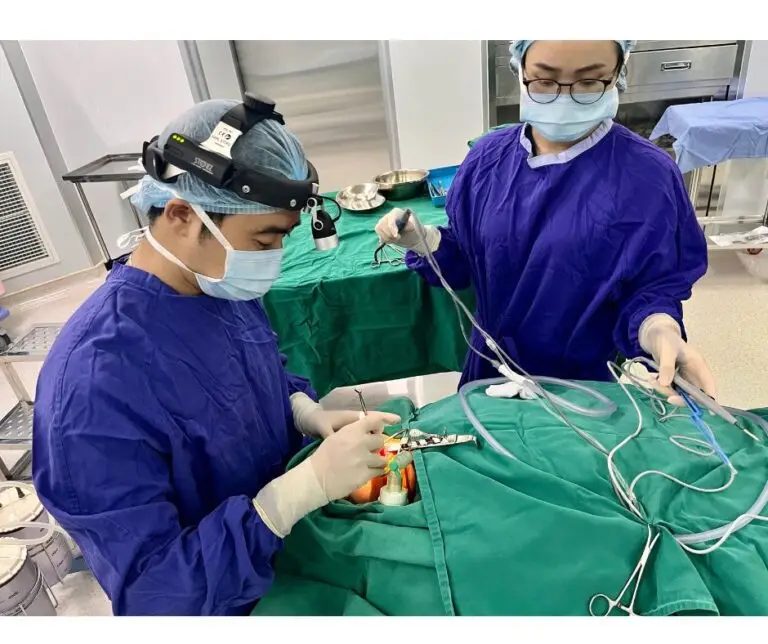 Bác sĩ Đức- Khám chữa bệnh tai mũi họng Nha Trang