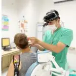 Удаление ушной серы в Нячанге – доктор Нгуен Хуу Дык (Dr. Duke)