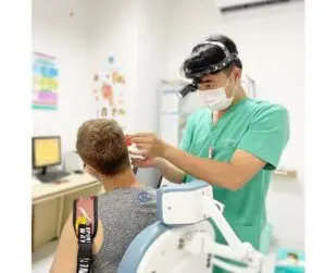 Read more about the article Удаление ушной серы в Нячанге – доктор Нгуен Хуу Дык (Dr. Duke)