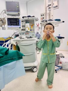 Read more about the article Cắt amidan bao lâu thì nói chuyện, ăn uống lại bình thường?