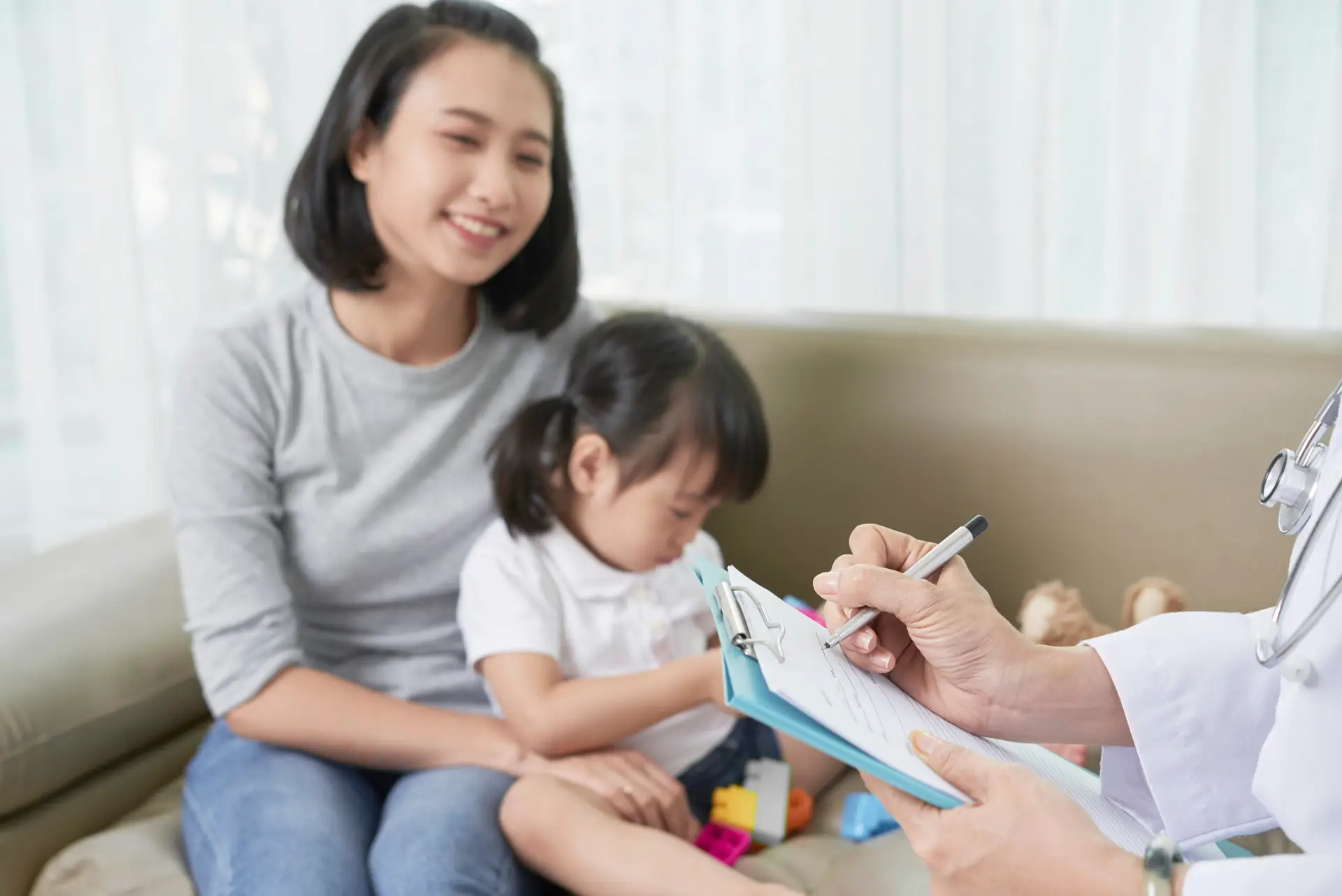 Read more about the article Cách chăm sóc trẻ bị viêm tai giữa cấp tại nhà đúng cách – BS Đức Nha Trang